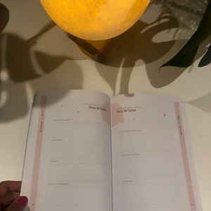 Ellas en Tribu Manifesting Book