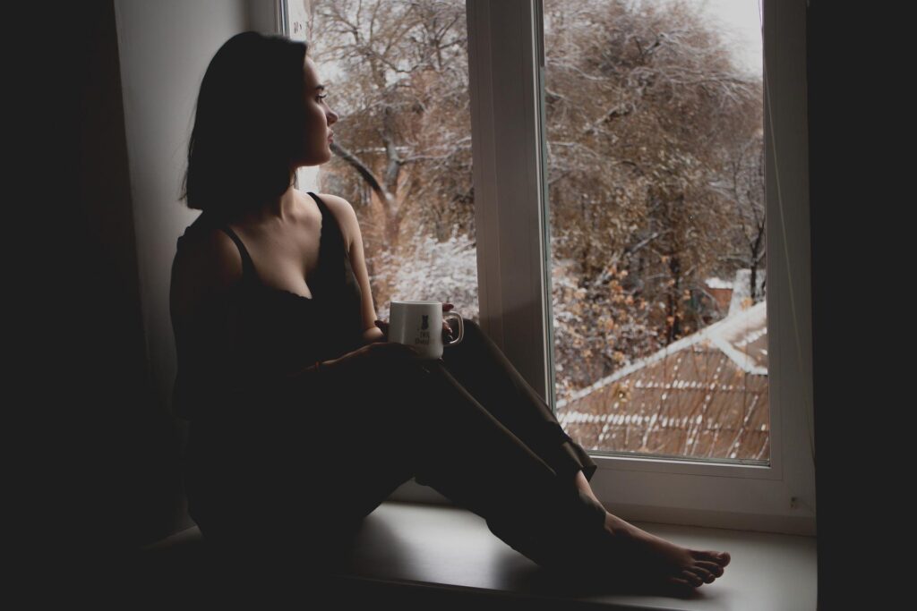 5 razones por las que es importante mirar por la ventana y pararnos a reflexionar 5 razones por las que es importante mirar por la ventana y pararnos a reflexionar